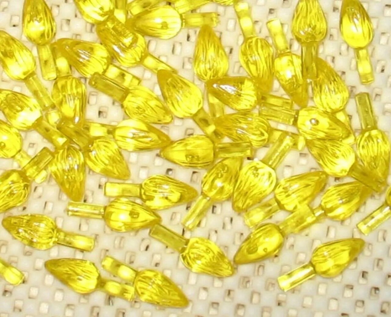 Kitcheniva 25 Pcs Twist Lights Bulbs for Ceramic Christmas Tree